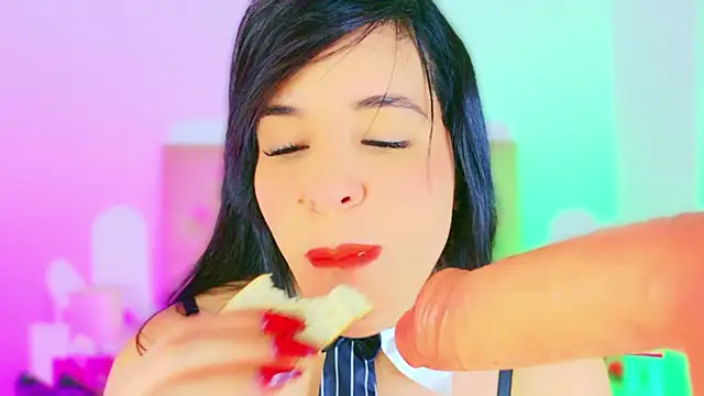 CharlootteEvans – Naživo XXX chat