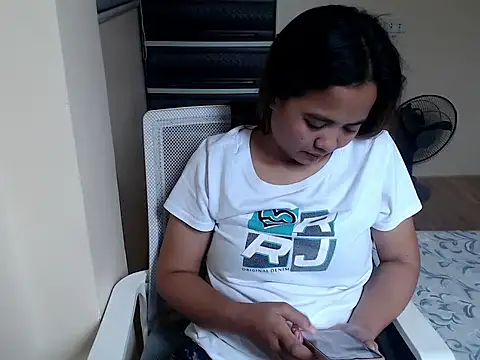 xTheLastVIRGINx's Live XXX Chat