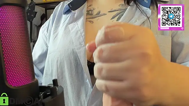 Mia_R0ss Chat XXX in diretta