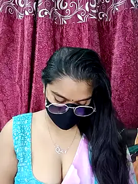 Jasmine_jaaan: διαδικτυακό σόου στην κάμερα