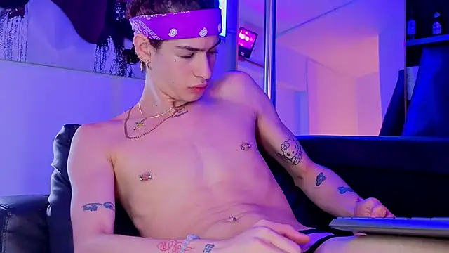 nova_salvatore's Webcam Show