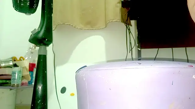 Chatroom XXX en direct de PetiteIvoryQueen19