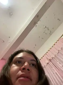 Chatroom XXX en direct de Maya_Manes