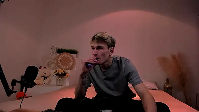 Volan_Starts Webcam Show