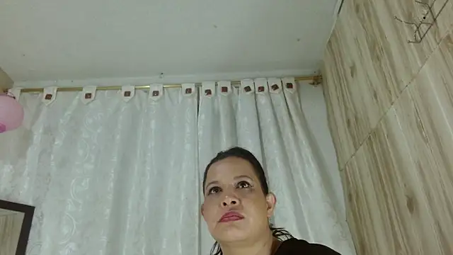 Chatroom XXX en direct de Camil4_milf_1