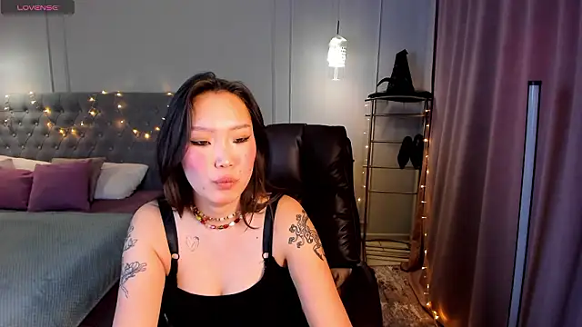 ElinaMotion's Live XXX Chat