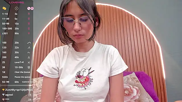 Czat XXX na żywo – NayeCloud