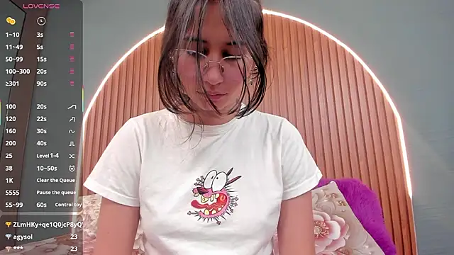 NayeCloud Chat XXX in diretta