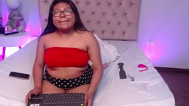 Show modela Kiri_Black_ na web-kameri