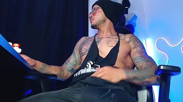 sebastian_horny élő XXX-chatje