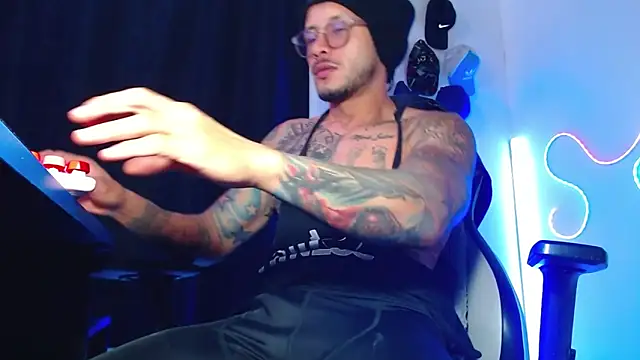 sebastian_horny Show Webcam