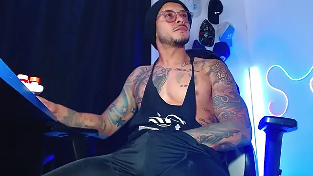 sebastian_horny Adlı Modelin Canlı XXX Sohbeti