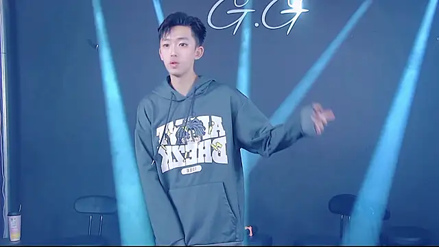 TNT-001のライブXXXチャット