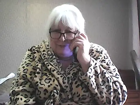 Alexia64231: онлайн-секс-чат