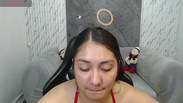 Ivony18_b Adlı Modelin Canlı XXX Sohbeti