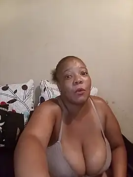 boobsqueenxo Adlı Modelin Web Kamerası Şovu