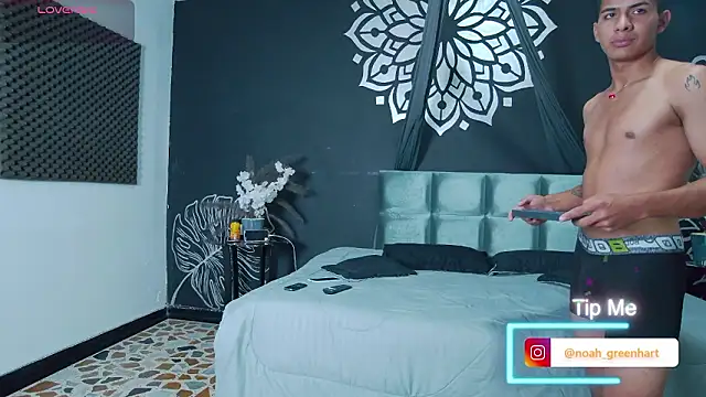 Noah_Greenhart Adlı Modelin Canlı XXX Sohbeti