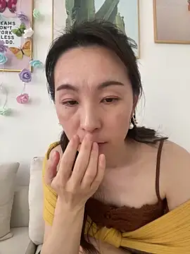 you-005 – Live XXX-chat