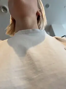 AshleyMur: διαδικτυακό σόου στην κάμερα