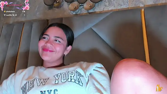 KimDevinne élő XXX-chatje