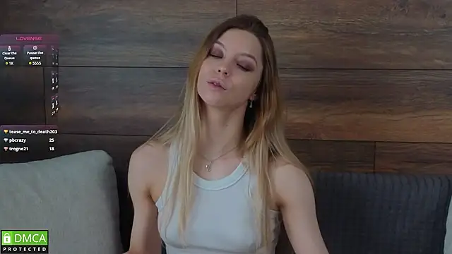 EmilieLong live XXX chat