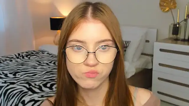 Erica_Kiss Adlı Modelin Canlı XXX Sohbeti