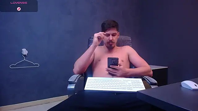 EnzoRace élő XXX-chatje