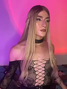 Alana_Stone Adlı Modelin Canlı XXX Sohbeti