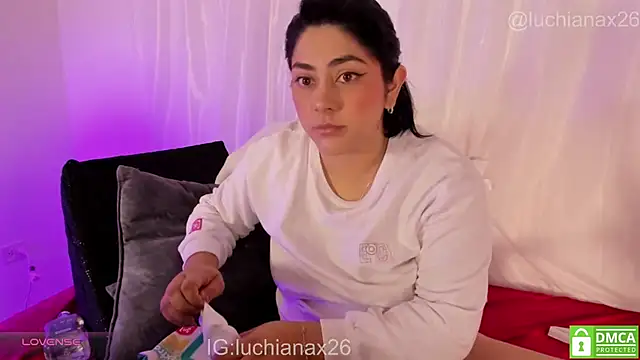 lucy26_n Live XXX chat