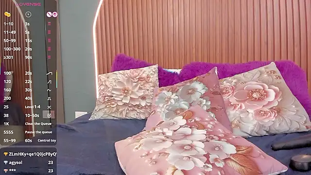 NayeCloud's Live XXX Chat