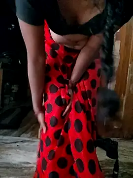 Rose-Milkk_telugu8989 Adlı Modelin Canlı XXX Sohbeti