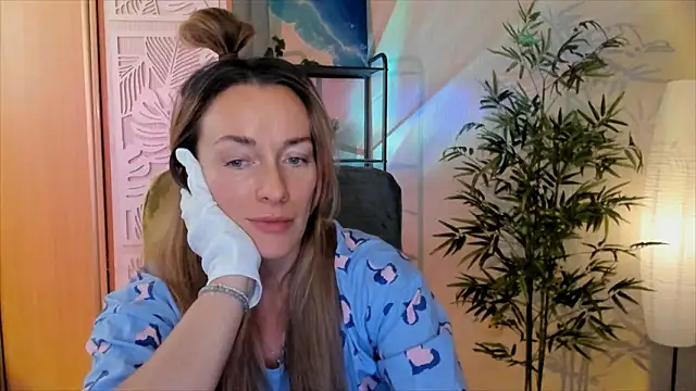 RebeccaMartinez élő XXX-chatje