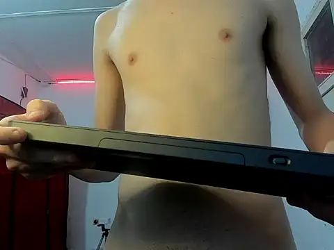 andrew_2811's Live XXX Chat