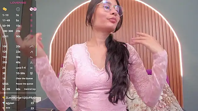 NayeCloud Adlı Modelin Canlı XXX Sohbeti