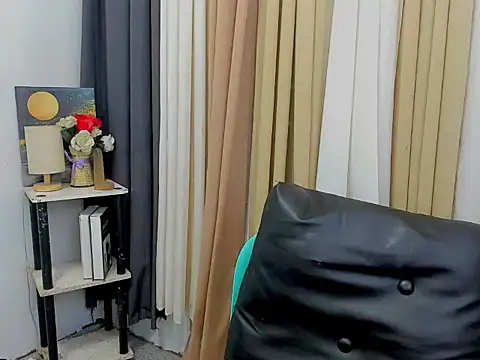 Czat XXX na żywo – Ur_fav_bhellatrix