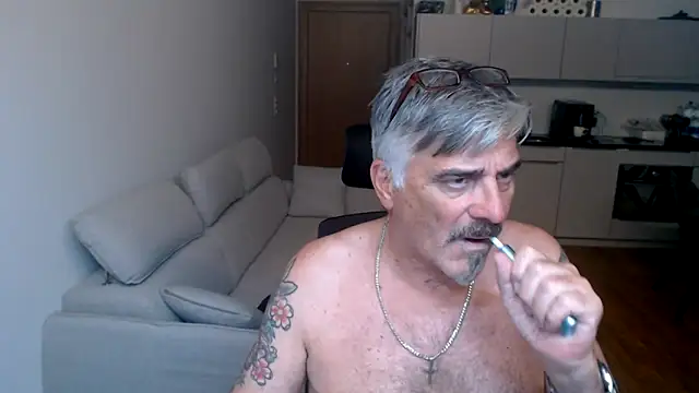 Budapest1958's Live XXX Chat