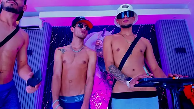 Czat XXX na żywo – The_Gods_In_Diamonds