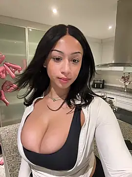 Chatroom XXX en direct de Naomisroom