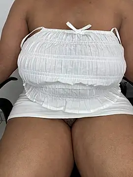 CARAMELGODDESSX23 – Naživo XXX chat