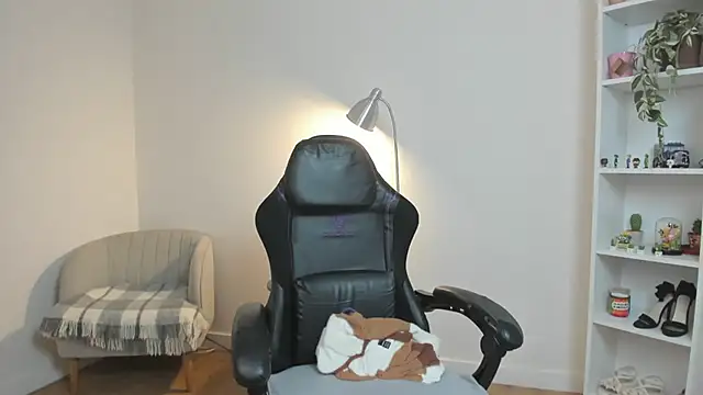 _BellaEvans_ Adlı Modelin Canlı XXX Sohbeti