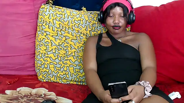 BUNNYCHOWX28: онлайн-секс-чат