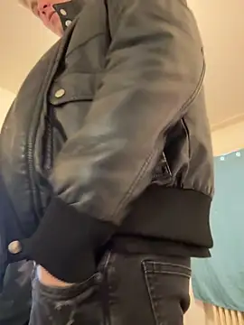 Toyjungee live XXX chat