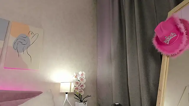 Genne_Tierney Live XXX-Chat