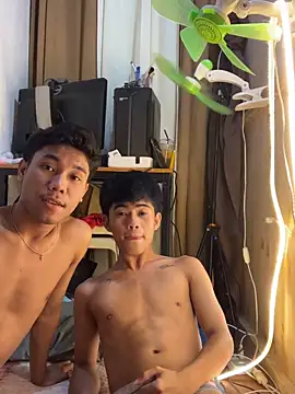 Chatroom XXX en direct de boynextdoor4uX