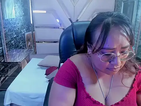 Shara_Oz élő XXX-chatje