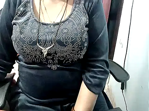 Nagma_housewife Chat XXX live