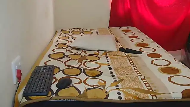 slut-Nana Adlı Modelin Canlı XXX Sohbeti