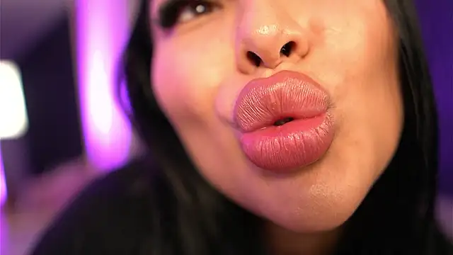 firesbomb777 Adlı Modelin Canlı XXX Sohbeti