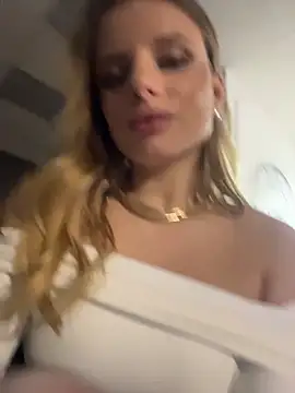 LanaSparks Chat XXX in diretta