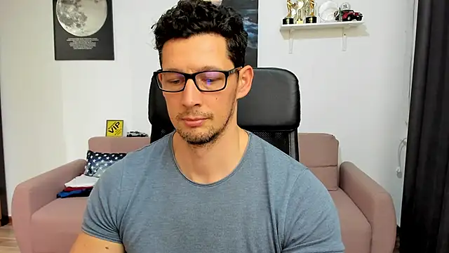 BrutusK08's Live XXX Chat